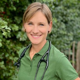 Porträtfoto Tierärztin Lisa Knierim